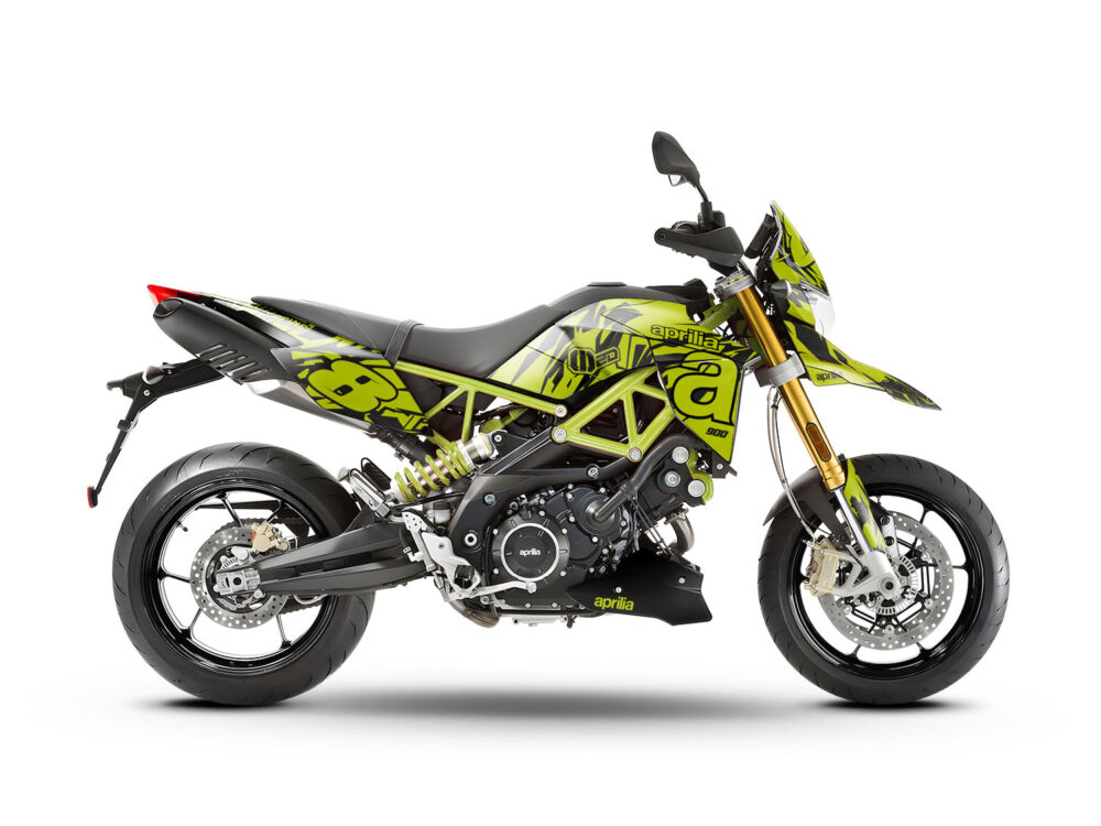 Vue de profil, d'un kit déco vert citron pour moto routière APRILIA DORSODURO.