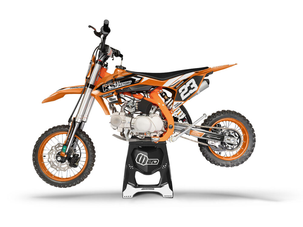 Vue de profil, d'un kit déco orange pour pit bike RS FACTORY.