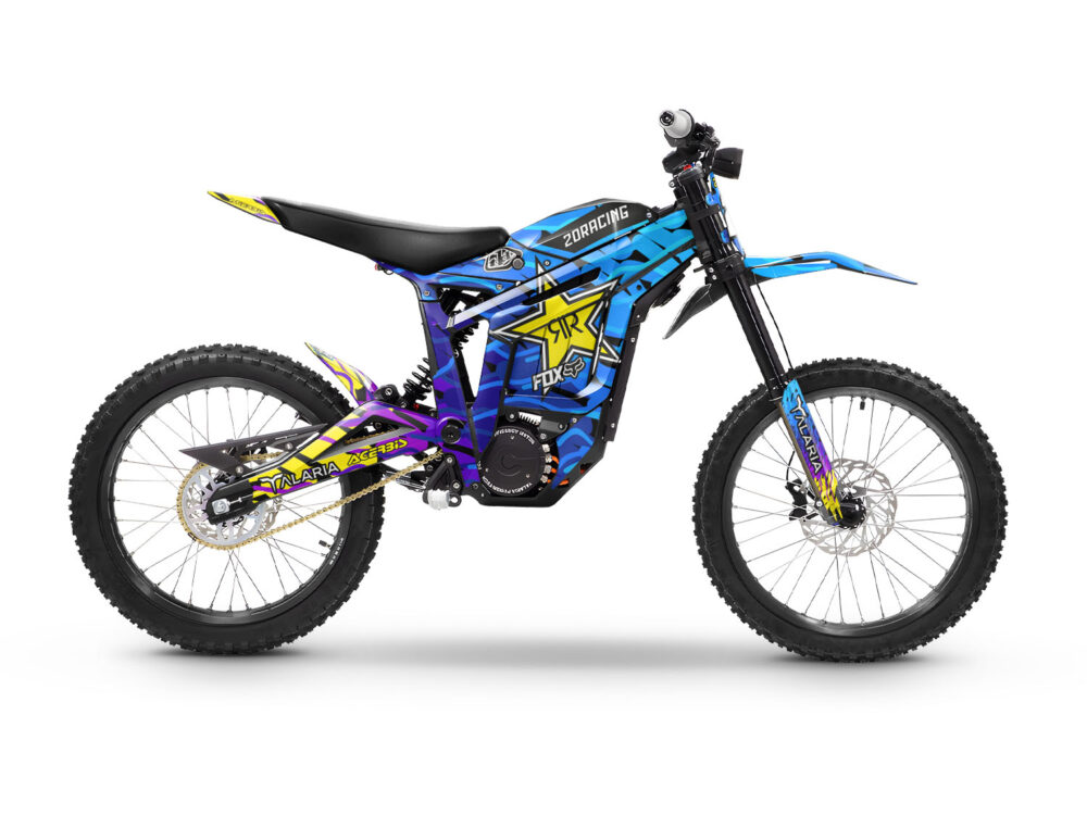 Vue de profil, d'un kit déco bleu pour moto électrique TALARIA STING.