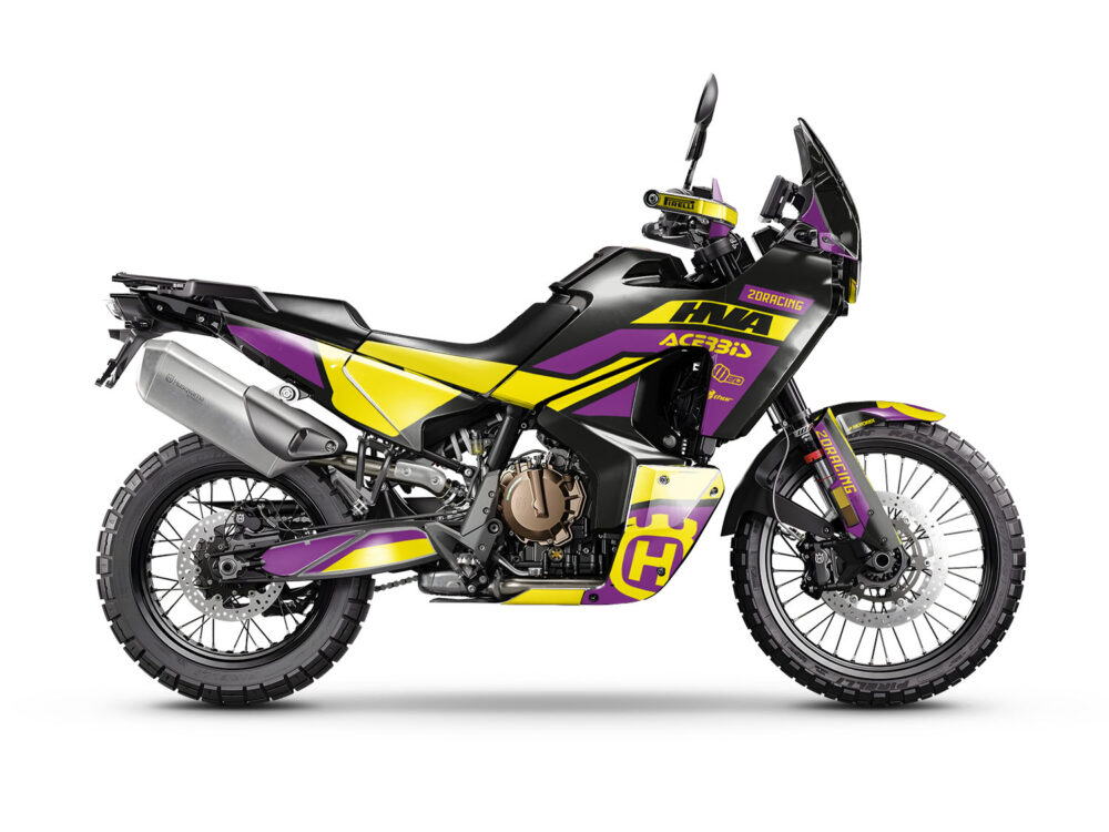Vue de profil, d'un kit déco violet pour moto routière HVA NORDEN 901.