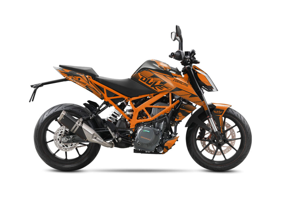 Vue de profil, d'un kit déco orange pour moto routière KTM DUKE 390.